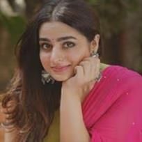 Ayesha Khan